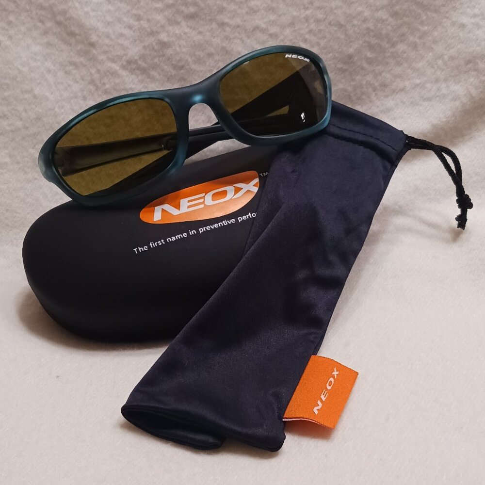 Pre-Owned NEOX Sunglasses With Case and Dust-bag Green Hue Non Foldable